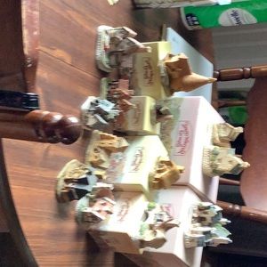 Lot of 12 David Winter Cottages